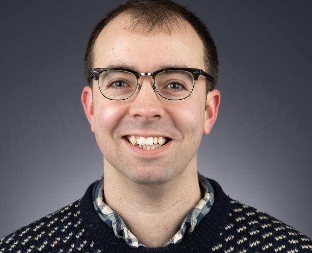 Portrait of man with glasses 