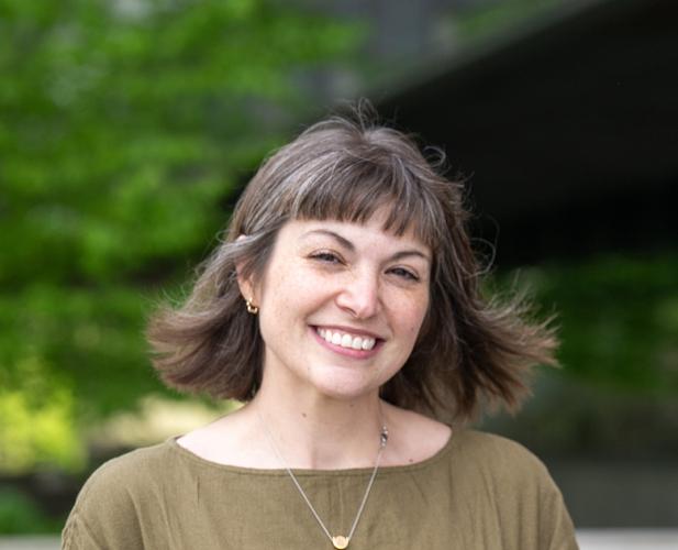 Color portrait to woman outside 