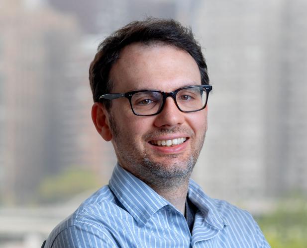 Color portrait of Noah Snavely